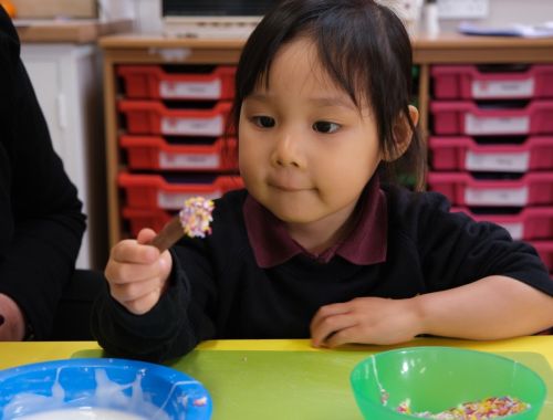 Nursery baking poppies Rydes hill prep 9 of 20