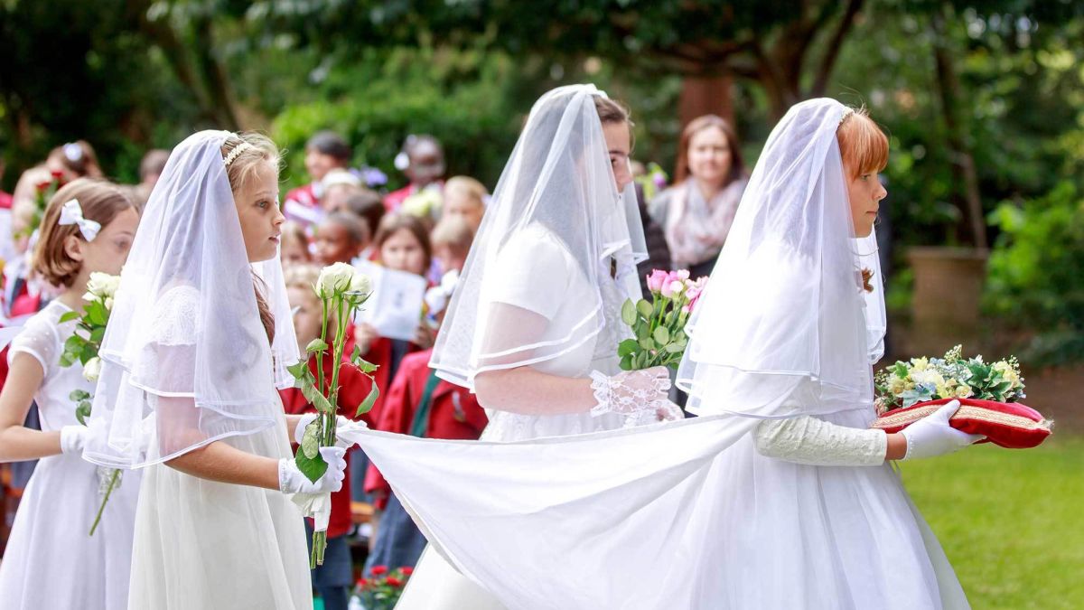 Rydes Hill Crowning Of Our Lady Procession